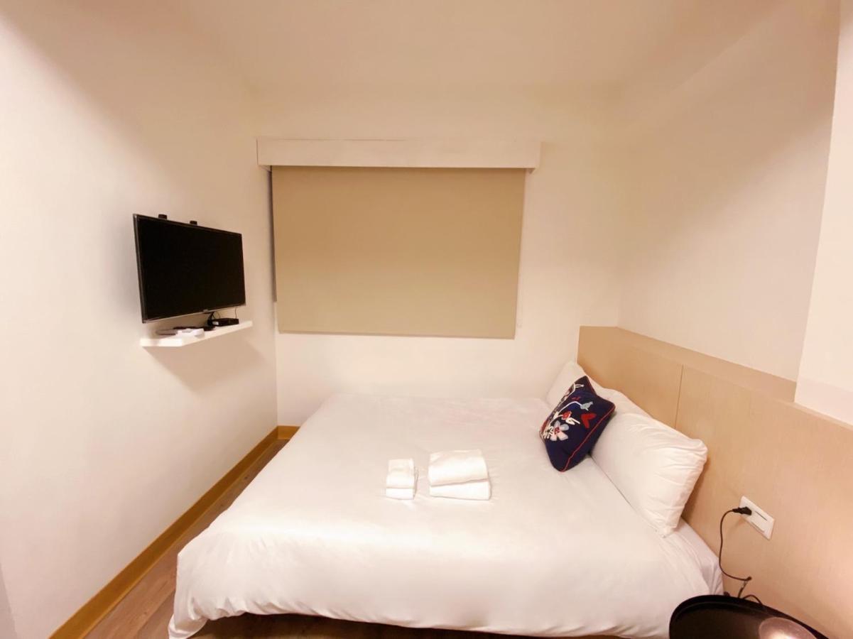 Hotel Huru House Taichung Extérieur photo